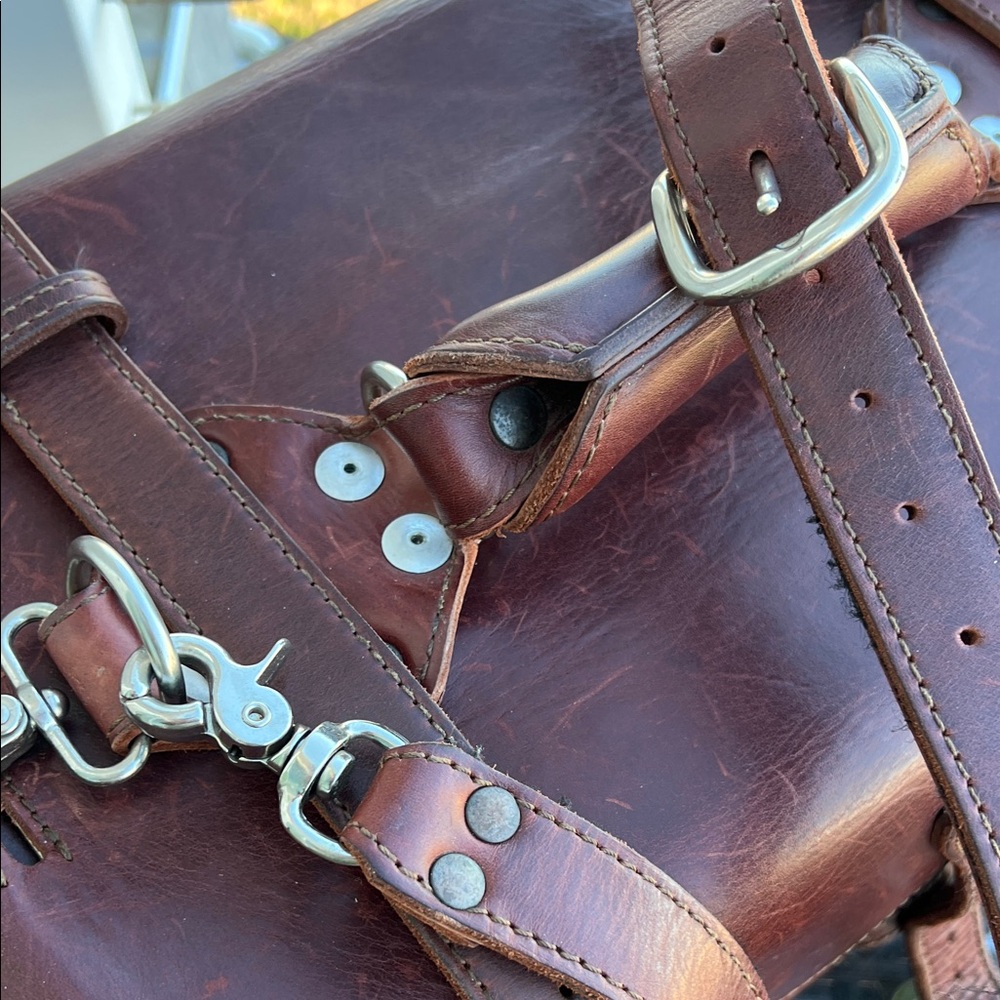 Saddleback leather - side pocket leather duffel bag. - Picture 8 of 14